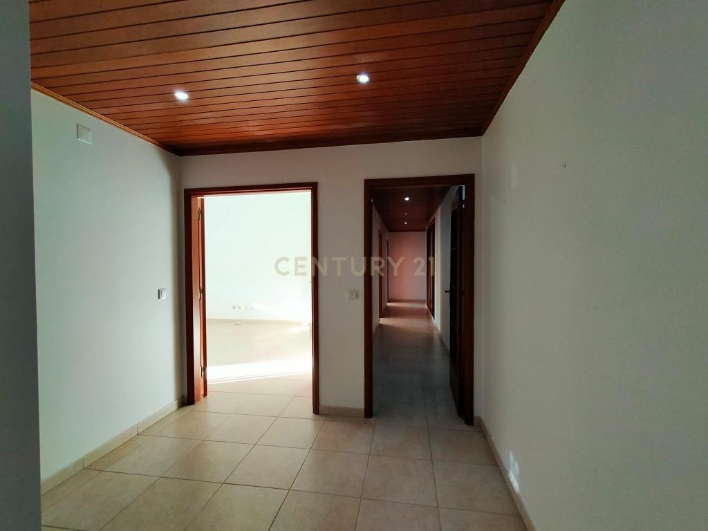 Apartamento T3 com Garagem  - Image 5